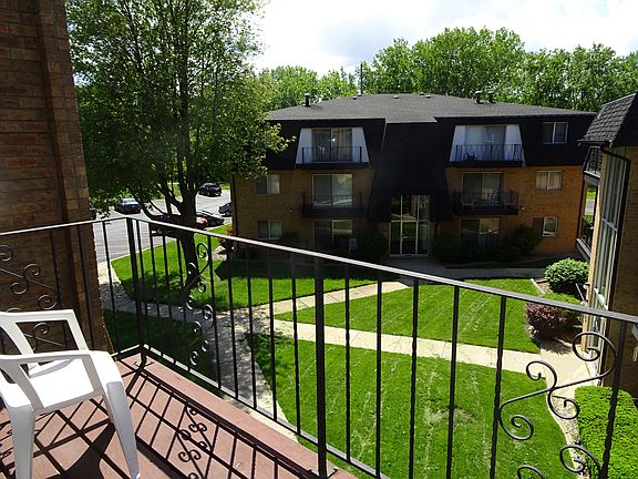 4th image of 4925 W 109th St APT 301