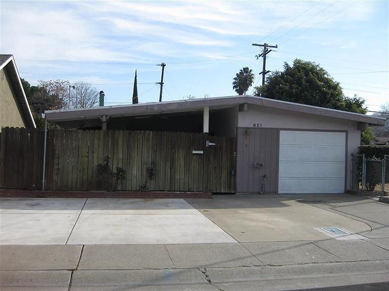 1st image of 821 Reuter Dr