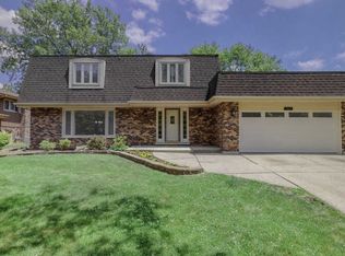 7809 Farmingdale Dr, Darien, IL 60561