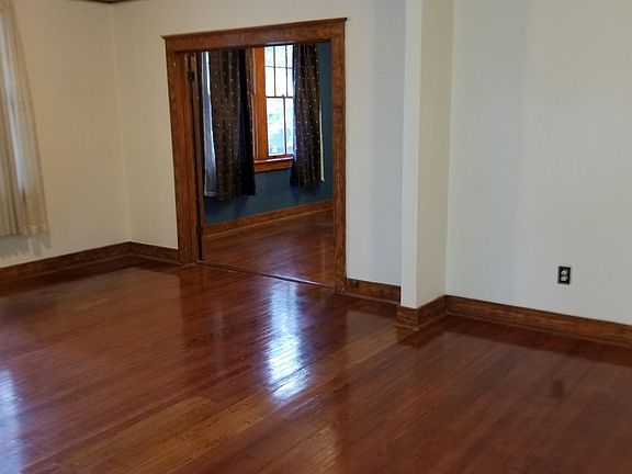 2nd image of 828 S Carrollton Ave