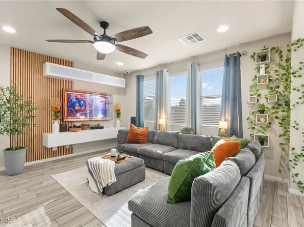 8973 Vista Pines St, Las Vegas, NV 89178