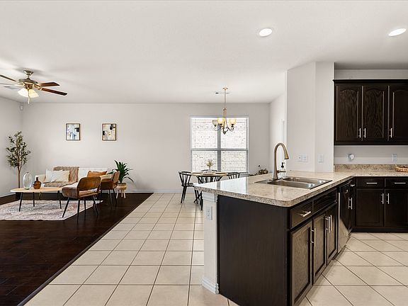 5th image of 209 Emerald Creek Dr