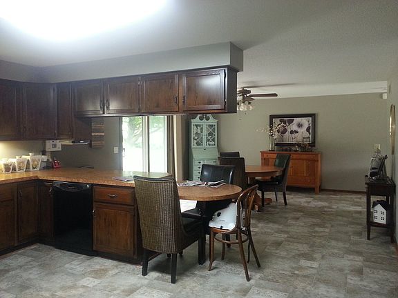 3rd image of 1340 Maplewood Dr