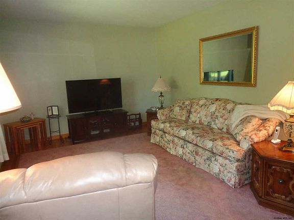 5th image of 307 Moonlight Dr