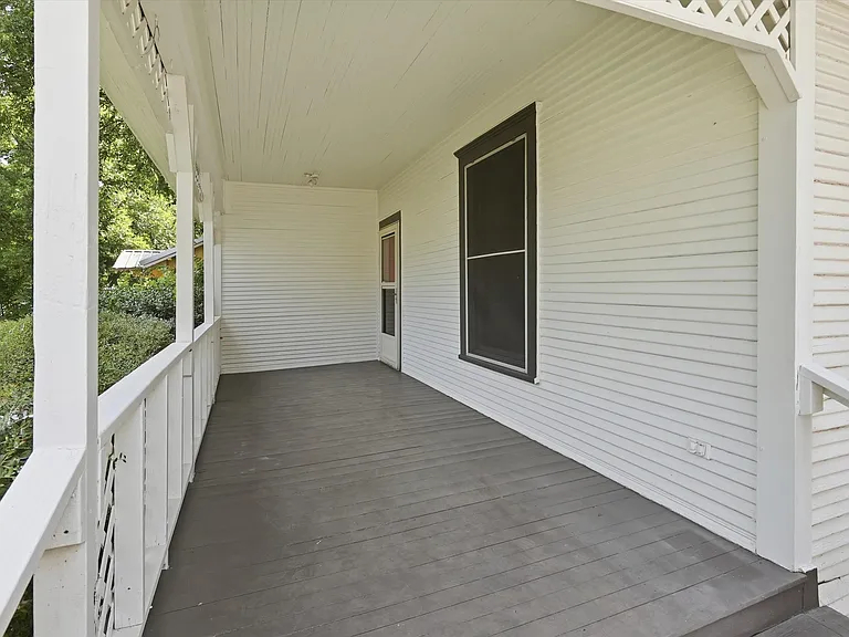 411 Poindexter Ave — Photo 4