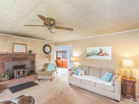 4th image of 3015 Trenton Avenue NE
