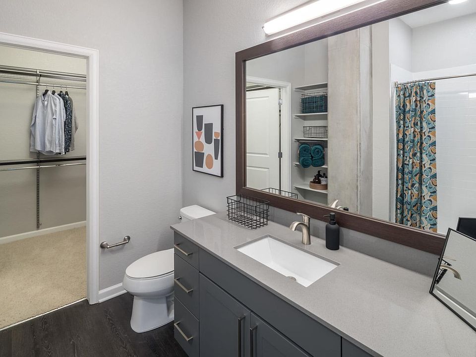 1st image of 2082 California St #631