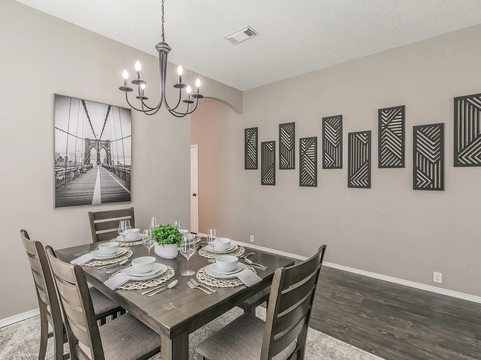 3 bed, 1685 sqft, $5,200 — Photo 4