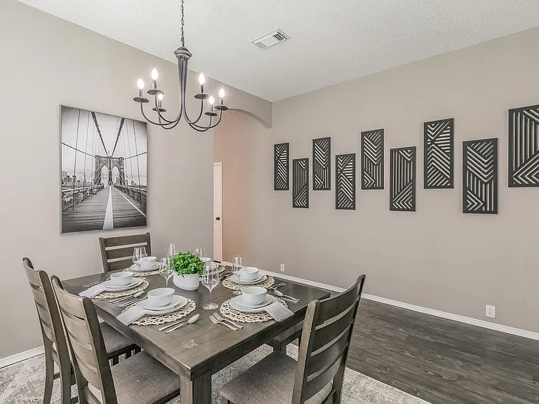 7017 Chateau Dr — Photo 4