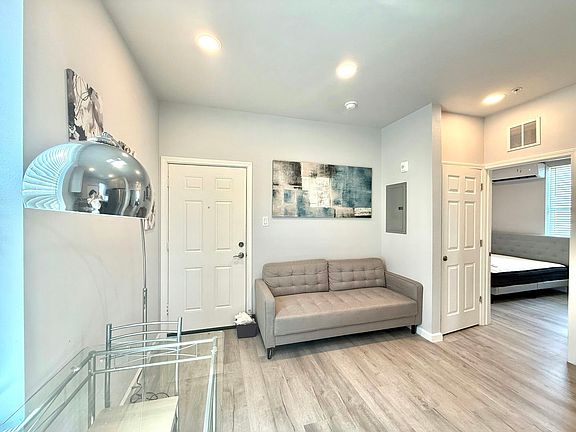 4th image of 920 Avenue L #E