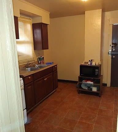 4th image of 8306 Cedar Ave