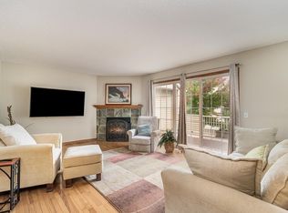 947 Santa Vera Dr, Chanhassen, MN 55317