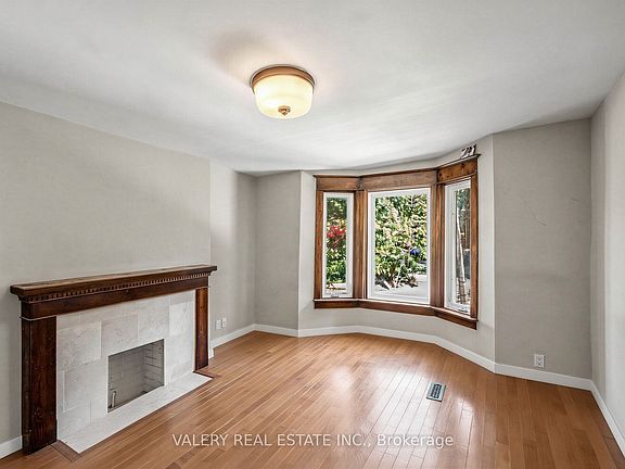 2nd image of 472 Crawford St