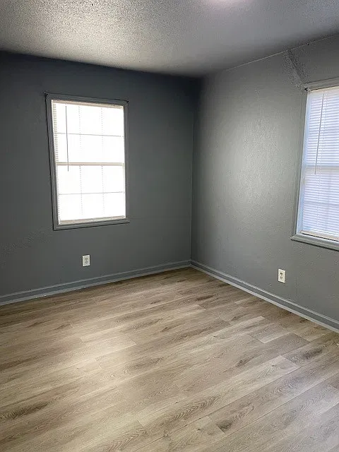3 bed, 884 sqft, $1,000 — Photo 2
