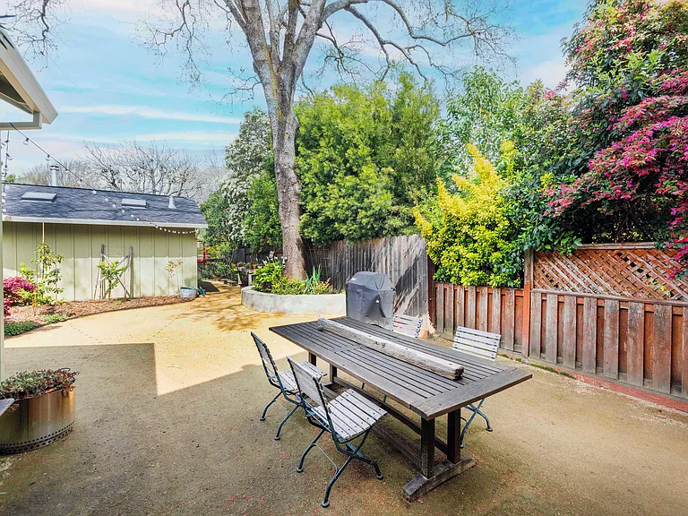 366 Patten St — Photo 19