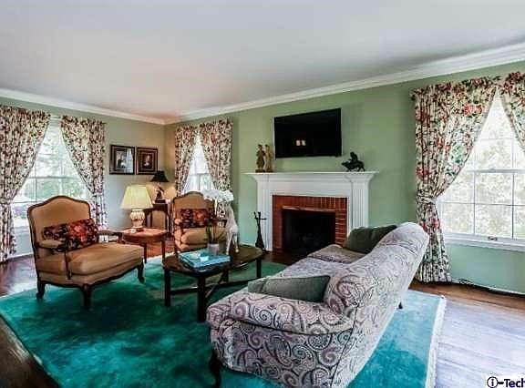5th image of 1735 West Dr