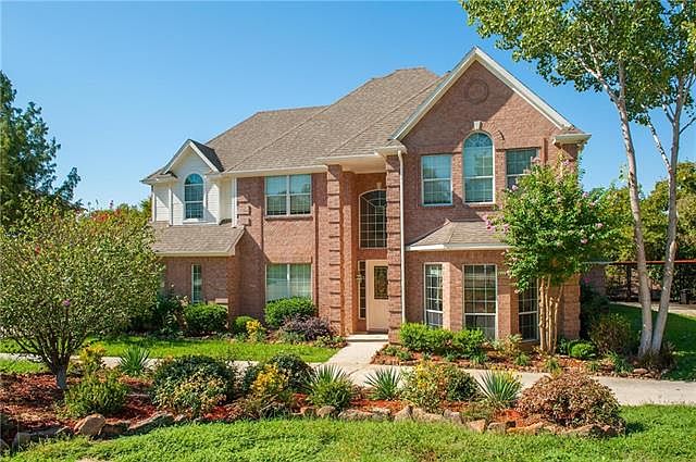 1st image of 820 Woodridge Dr