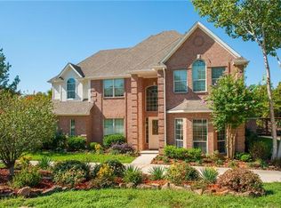 820 Woodridge Dr, Fort Worth, TX 76120