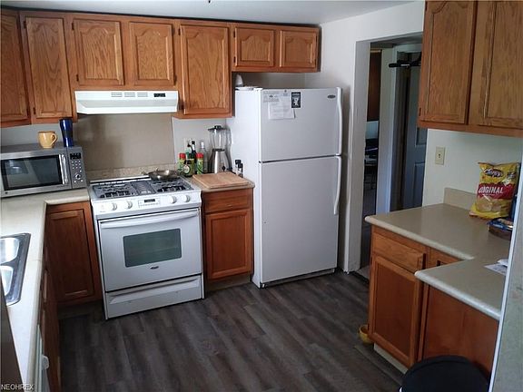 5th image of 3295 Clubside Dr
