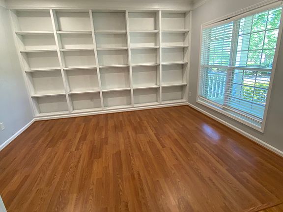 3rd image of 10102 Glenburn Ln