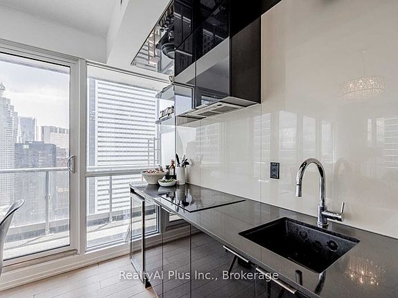 5th image of 70 Temperance St Unit 3906