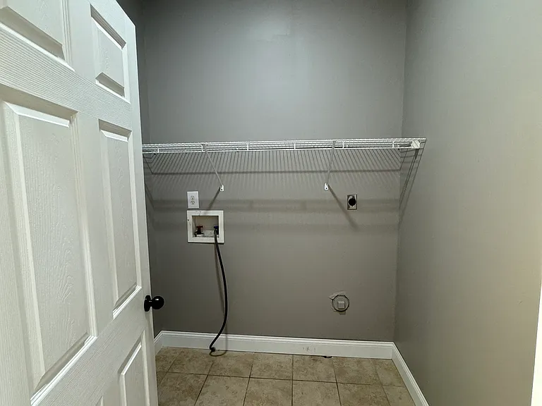 215 N Main St #B — Photo 16