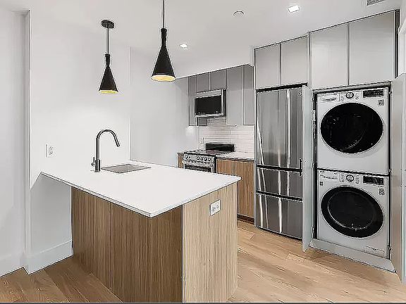 3rd image of 63 Pitt St APT 11A