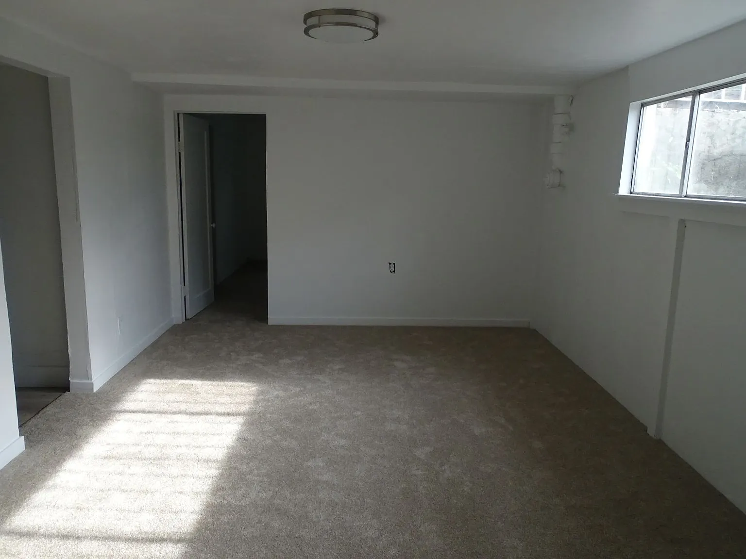 4 bed, $1,650 — Photo 3