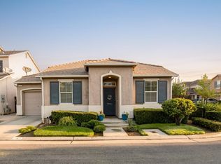 11 W Barcelona Ln, Clovis, CA