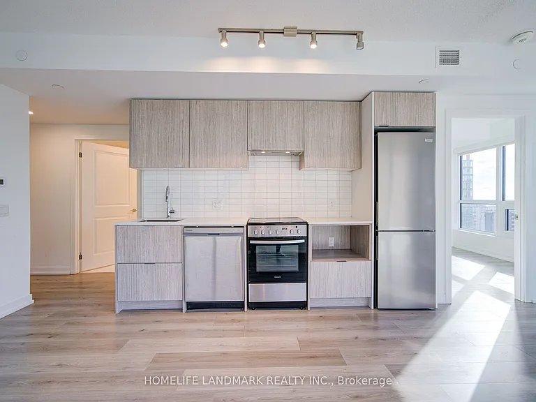 395 Bloor St E #2302 — Photo 11