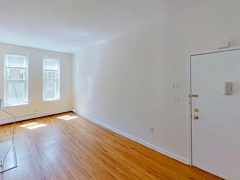 112 Sussex St — Photo 10