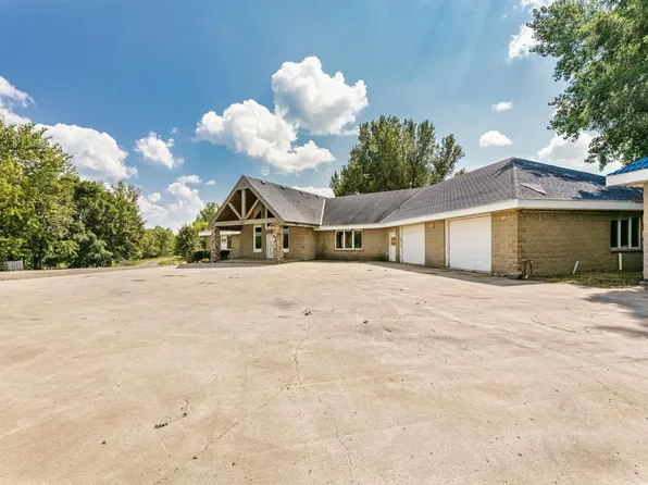 306 30th St SW, Montrose, MN 55363