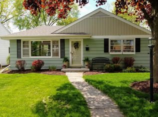 932 N Kaspar Ave, Arlington Heights, IL 60004
