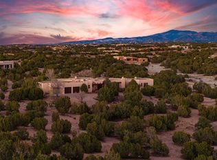18 Daisy Cir, Santa Fe, NM 87506