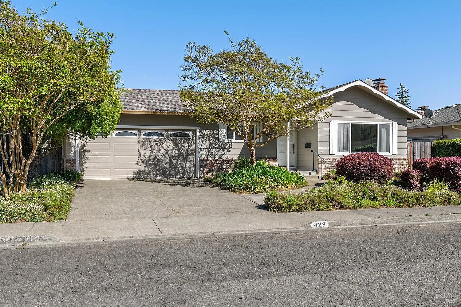 429 Eileen Drive photo 1