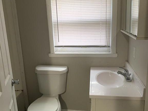4th image of 415 1st St