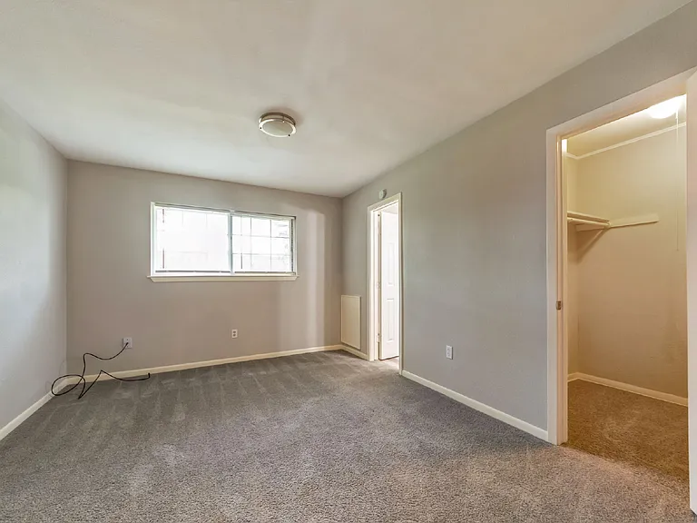 700 Meadowglen Dr — Photo 30