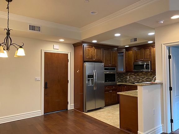 4th image of 10950 Bloomfield St Unit 104