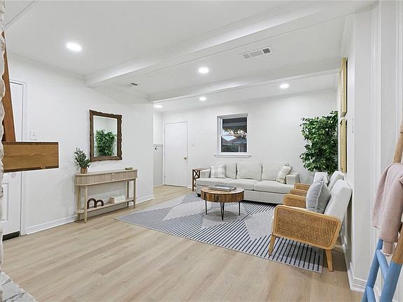 4th image of 2113 Riviere Ave