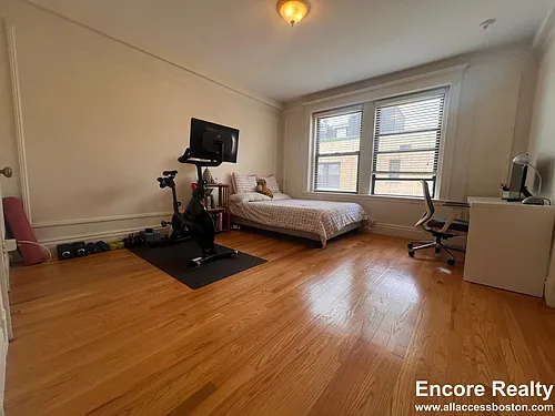 464 Commonwealth Ave Photo 1