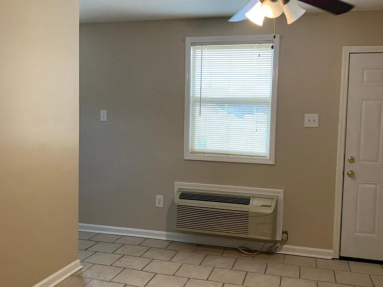 2400 Philip St #6 — Photo 7