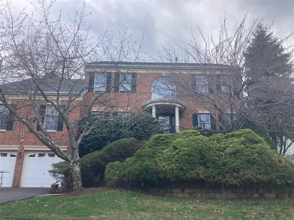 27 Sentinel Dr, Basking Ridge, NJ 07920