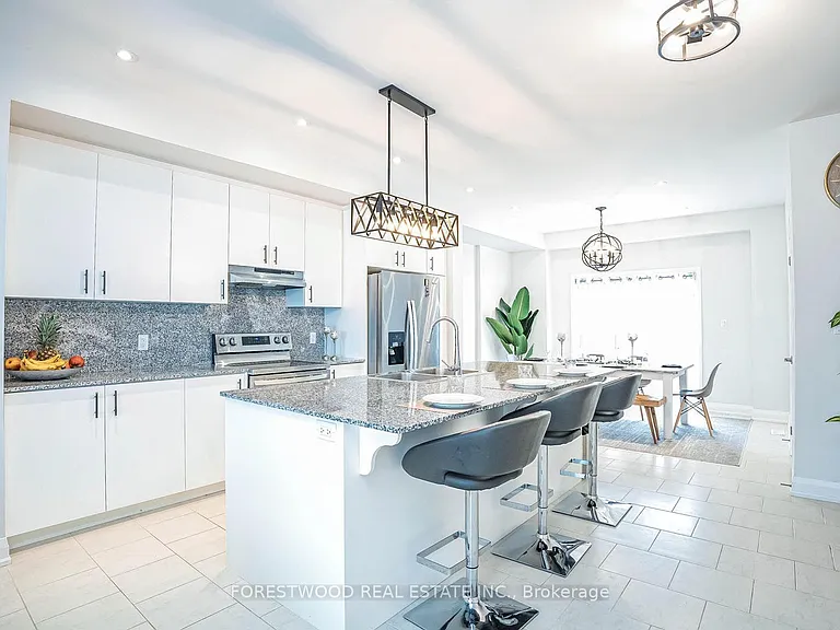 53 Humberstone Dr — Photo 16