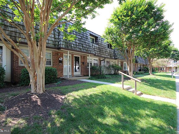 4th image of 409 James Ct #67