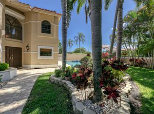 22700 Caravelle Cir, Boca Raton, FL 33433