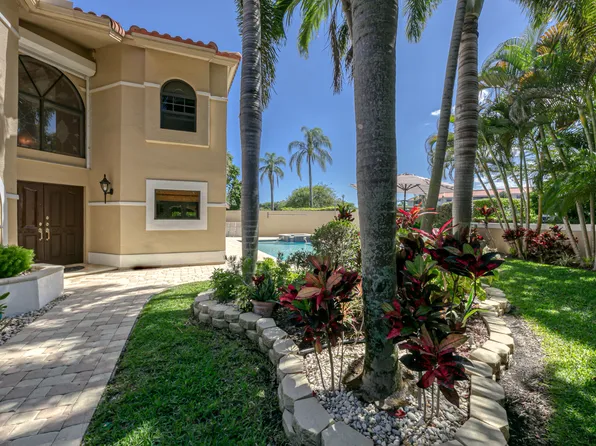 22700 Caravelle Circle, Boca Raton, FL 33433