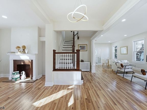 3rd image of 33 Midland Ave