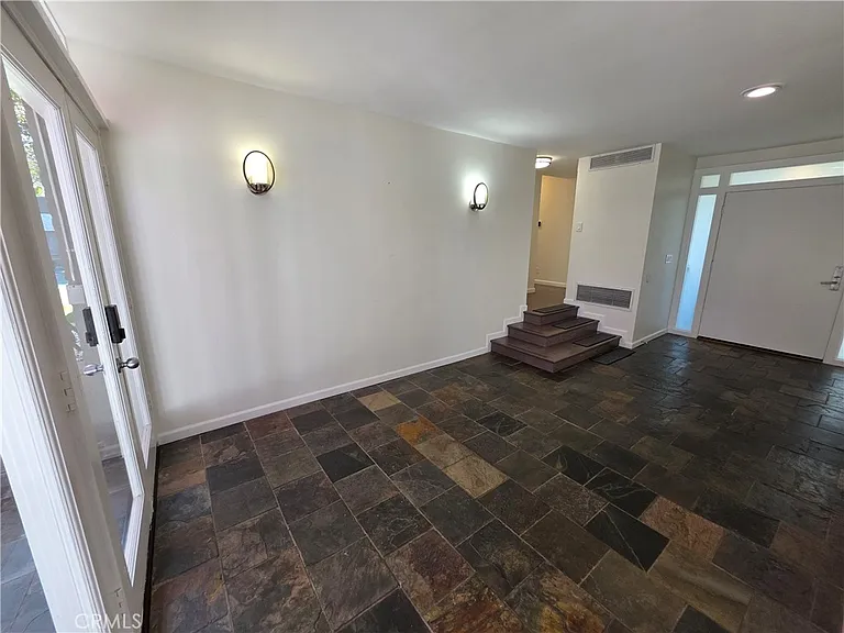 310 S Thurston Ave — Photo 16
