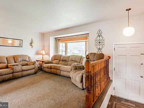 2nd image of 1233 Lynda Ln