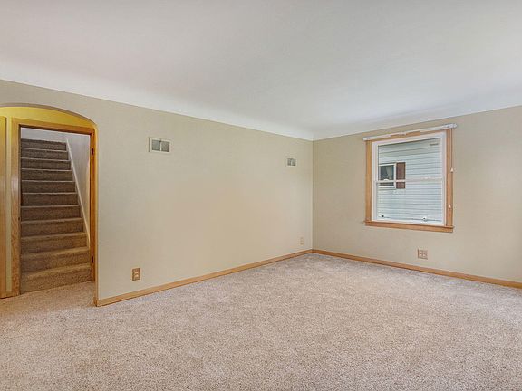3rd image of 311 W 21st St